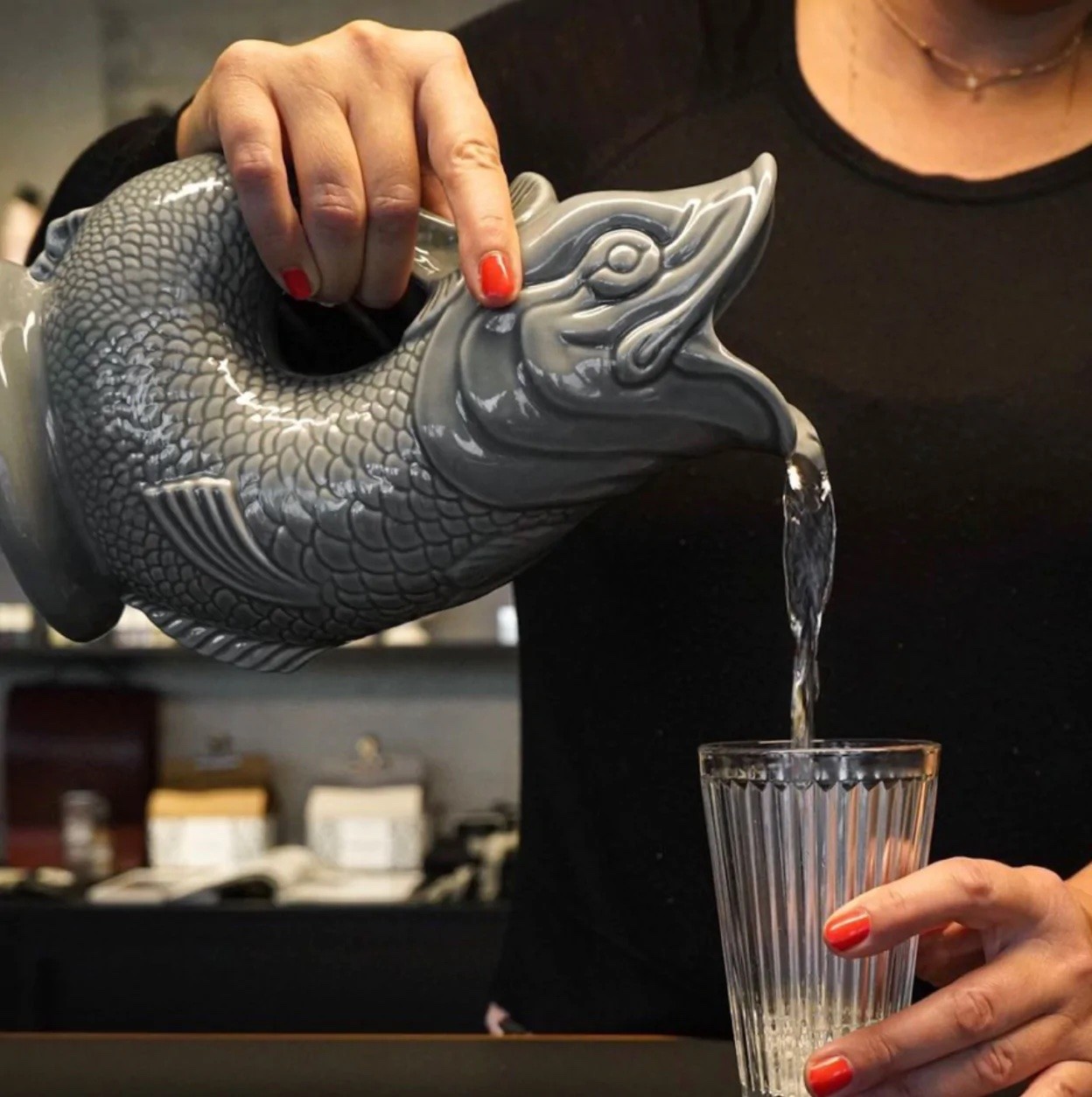 Carafe Gluggle Gris Foncé Gluggle - Maison James Close à Antibes Carafe Gluggle Gris Foncé Gluggle - Maison James Close à Antibes